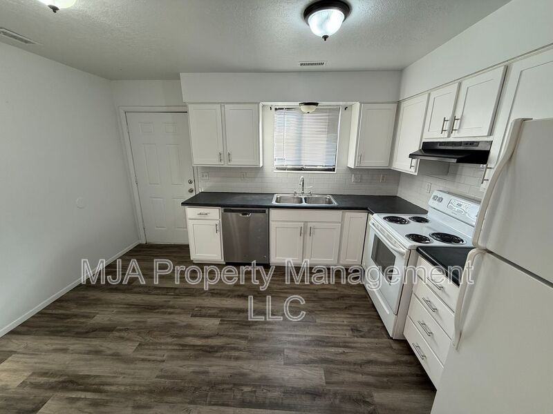 1413 Westnorth #2 - Photo 4 of 13