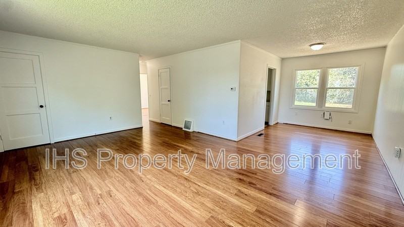 1209 Stevens Dr - Photo 3 of 14