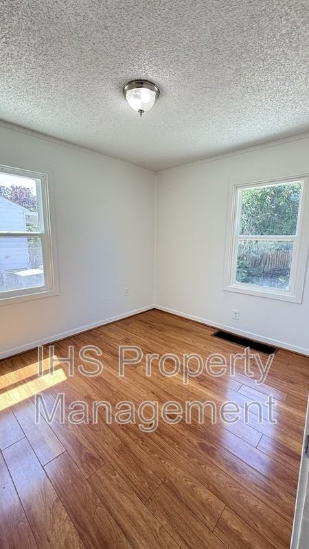 1209 Stevens Dr - Photo 5 of 14