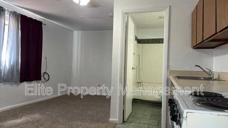 1529 Oakshire Ln #4 - Photo 3 of 7