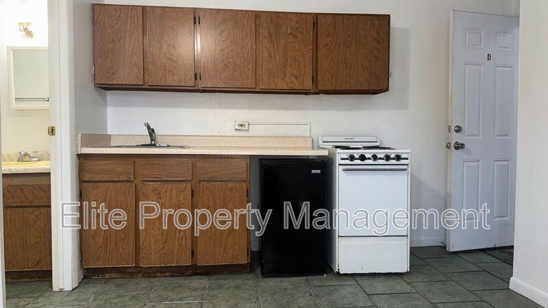 1529 Oakshire Ln #4 - Photo 5 of 7