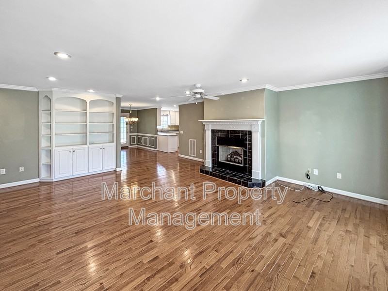 8 Capstone Ct - Photo 3 of 18