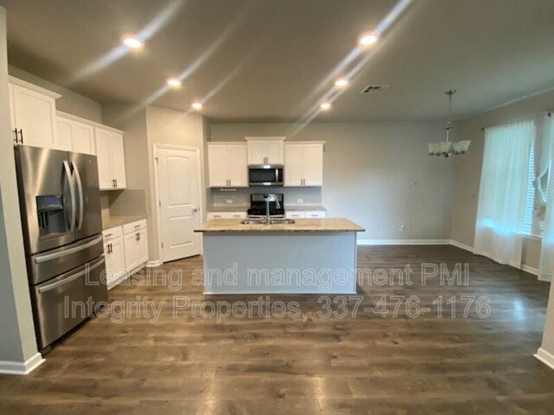 616 Vert Dr - Photo 2 of 11