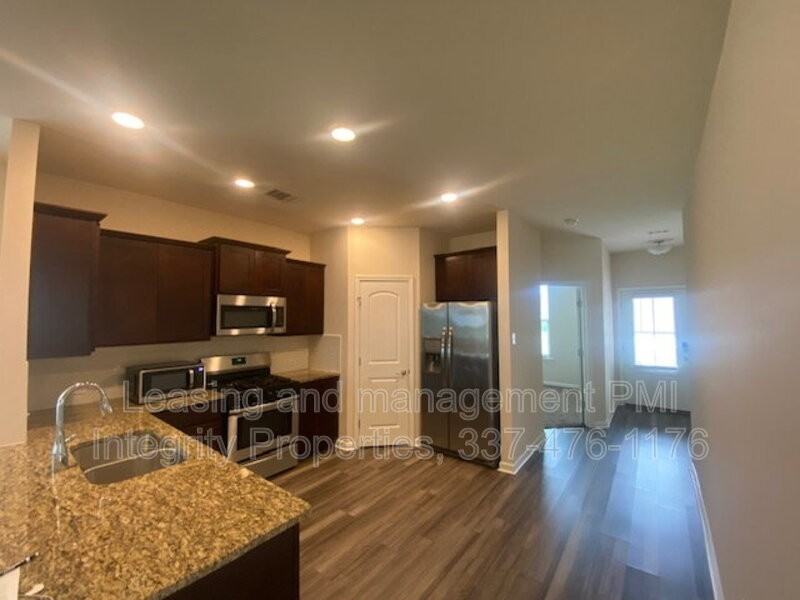 121 Rue Viansa - Photo 2 of 18