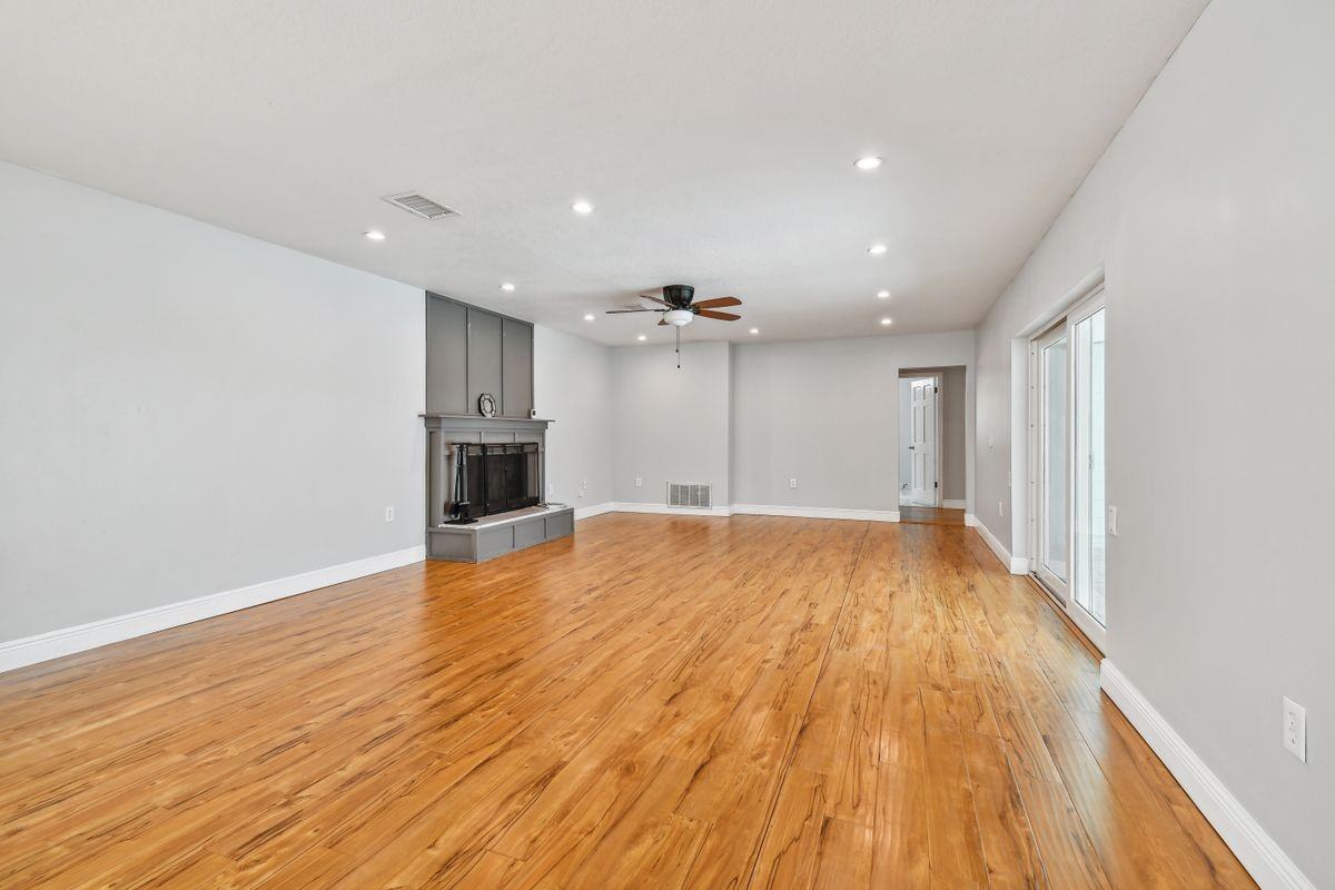 1302 Brandonwood Dr - Photo 2 of 17