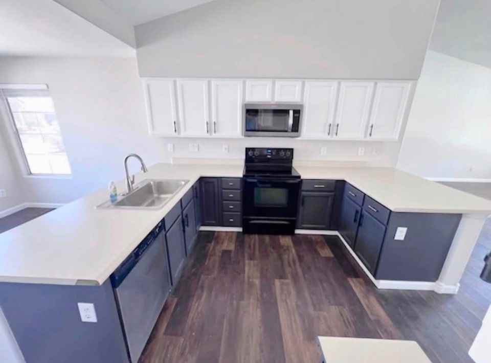 7727 W Eugie Ave - Photo 3 of 17
