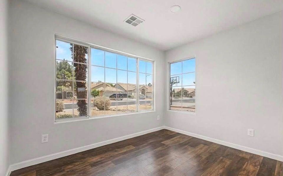 7727 W Eugie Ave - Photo 5 of 17