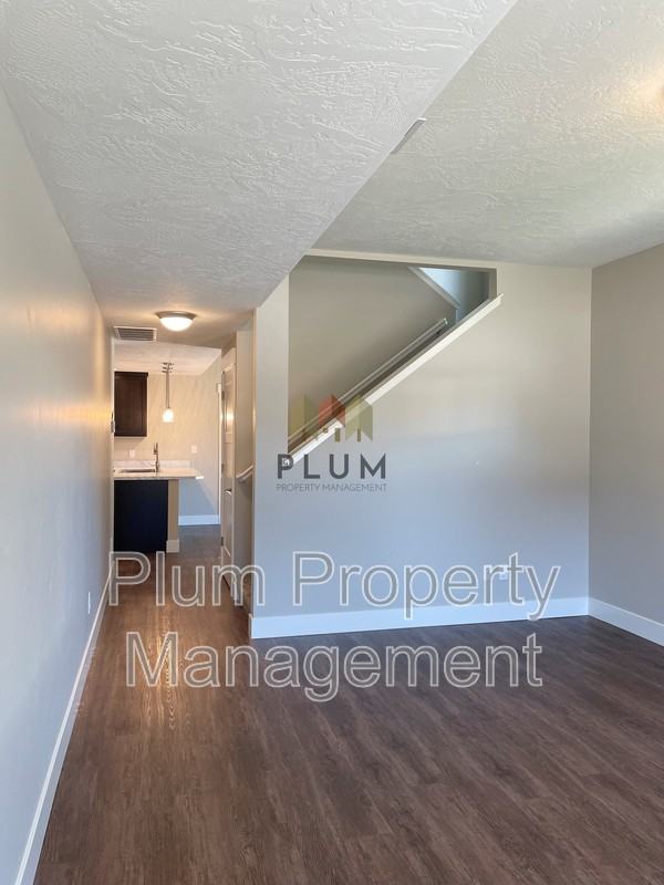 2795 Hamilton Way #B - Photo 4 of 21