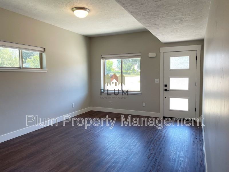 2795 Hamilton Way #B - Photo 5 of 21