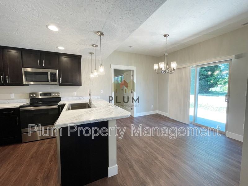 2795 Hamilton Way #B - Photo 6 of 21