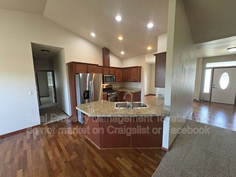 4884 Dory Ct - Photo 7 of 29