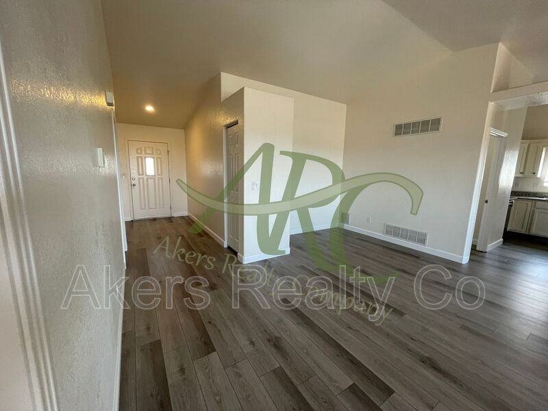 951 S Harmony Ln - Photo 4 of 17