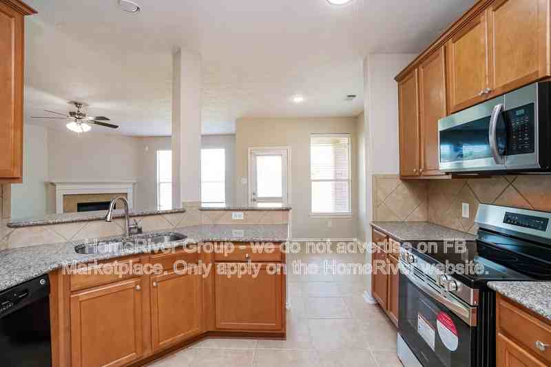 17927 Serene Shore Dr - Photo 6 of 21