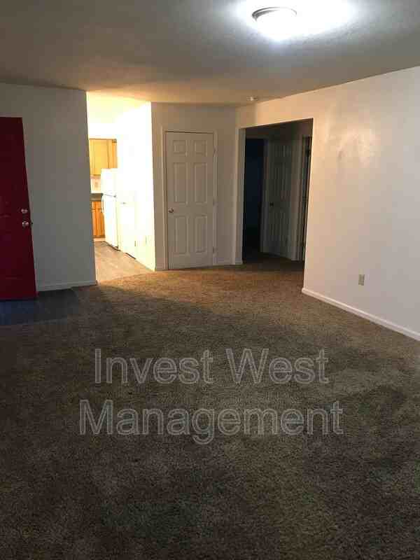 1950 33rd Ave #04 - Photo 3 of 5