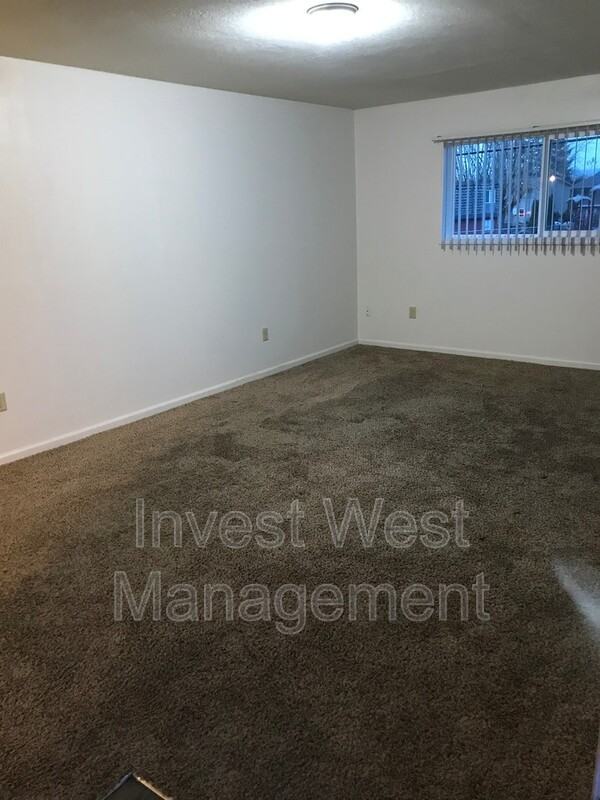 1950 33rd Ave #04 - Photo 4 of 5