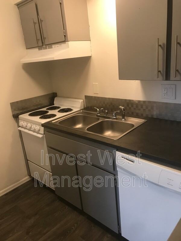 1955 33rd Ave #19 - Photo 2 of 9