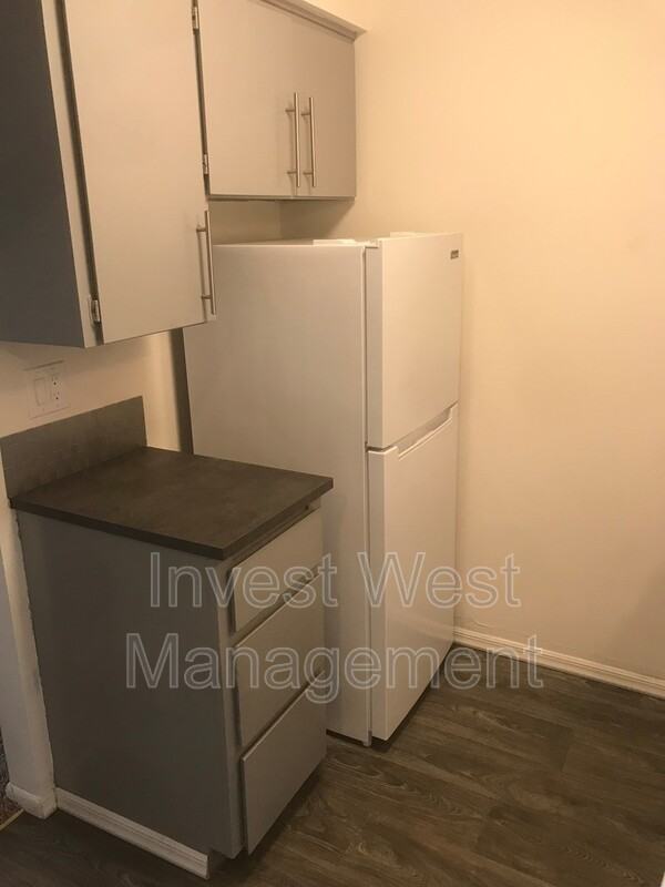 1955 33rd Ave #19 - Photo 3 of 9