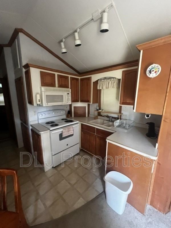 110 Edgewood Way - Photo 4 of 7