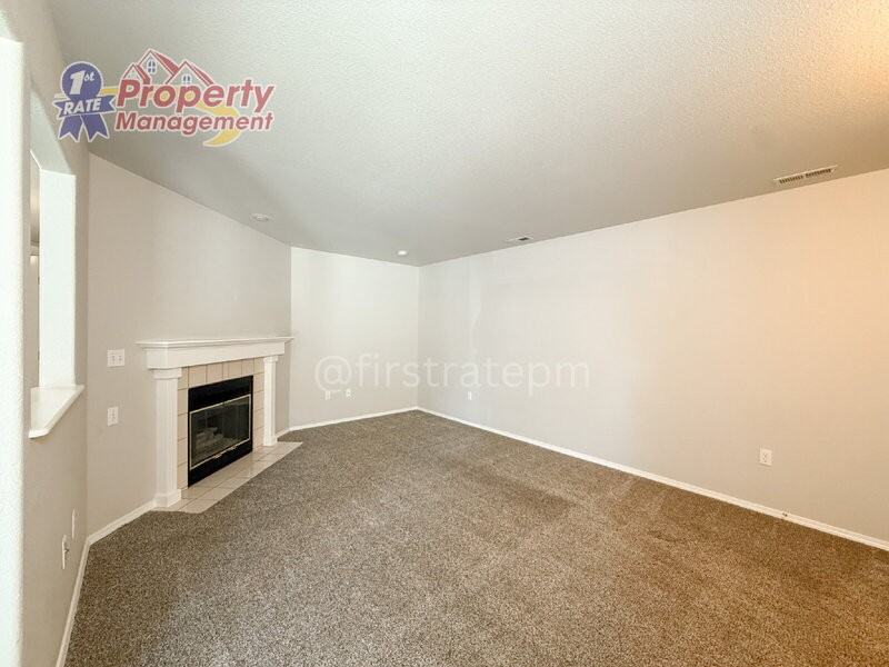2914 W Stewart Ave #201 - Photo 4 of 27