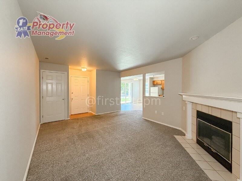 2914 W Stewart Ave #201 - Photo 5 of 27