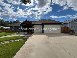 featured image of 1300 Bridle Way