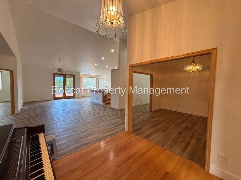 1300 Bridle Way - Photo 3 of 50