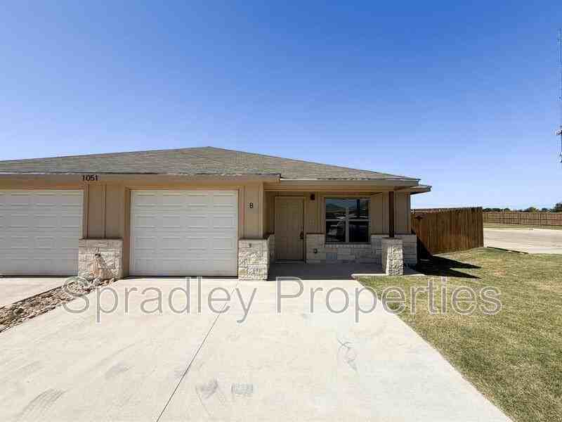 1051 Mason Dr Apt B - Photo 2 of 18
