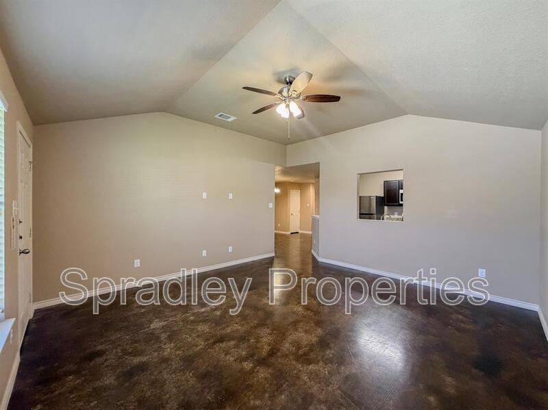 1051 Mason Dr Apt B - Photo 4 of 18