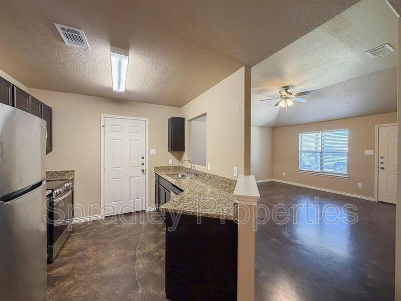 1051 Mason Dr Apt B - Photo 5 of 18