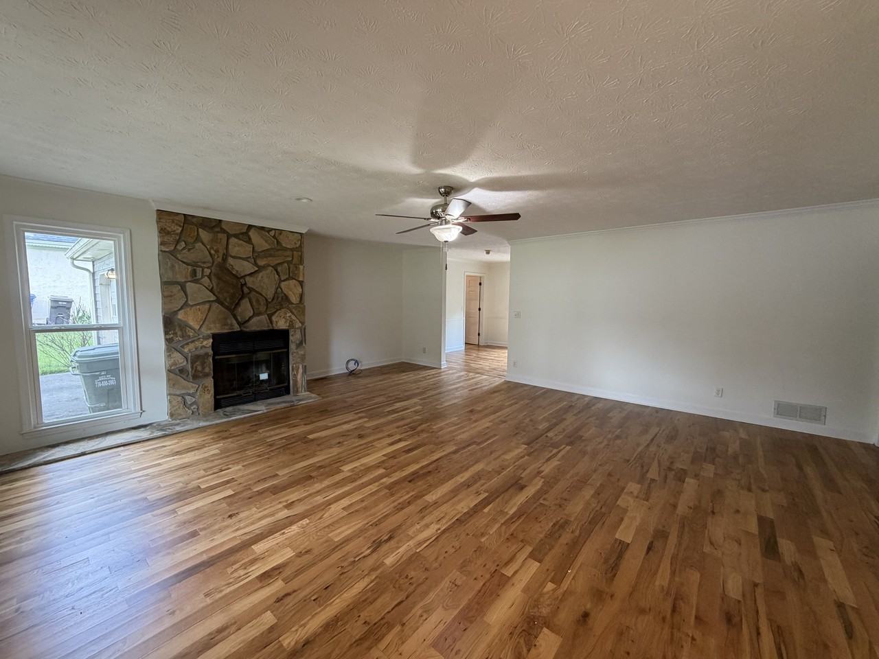 131 Hunters Way - Photo 2 of 21