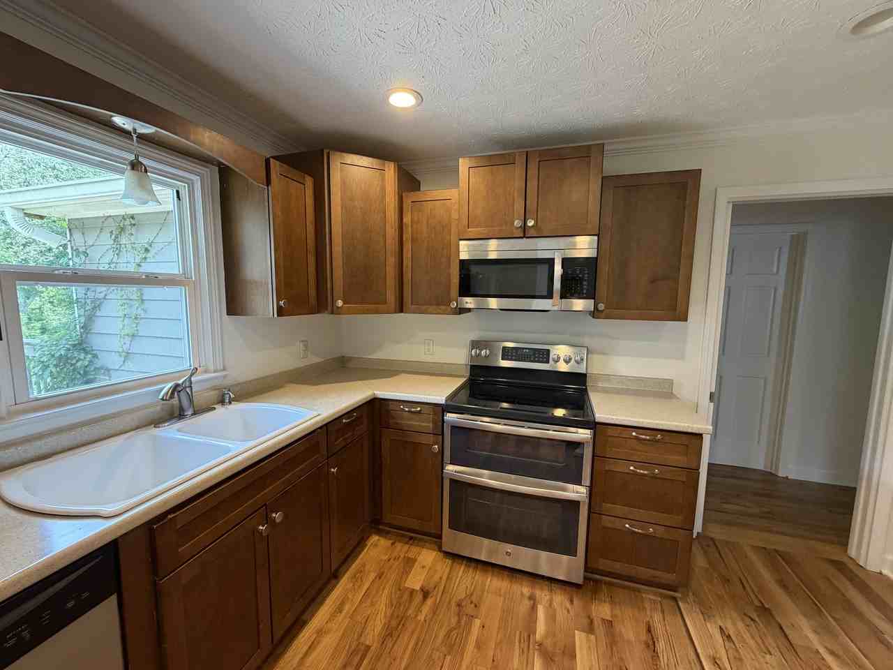 131 Hunters Way - Photo 4 of 21