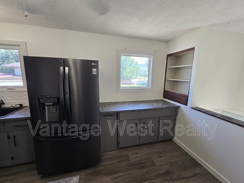 420 Killarney Rd - Photo 2 of 34