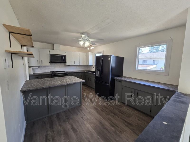 420 Killarney Rd - Photo 4 of 34