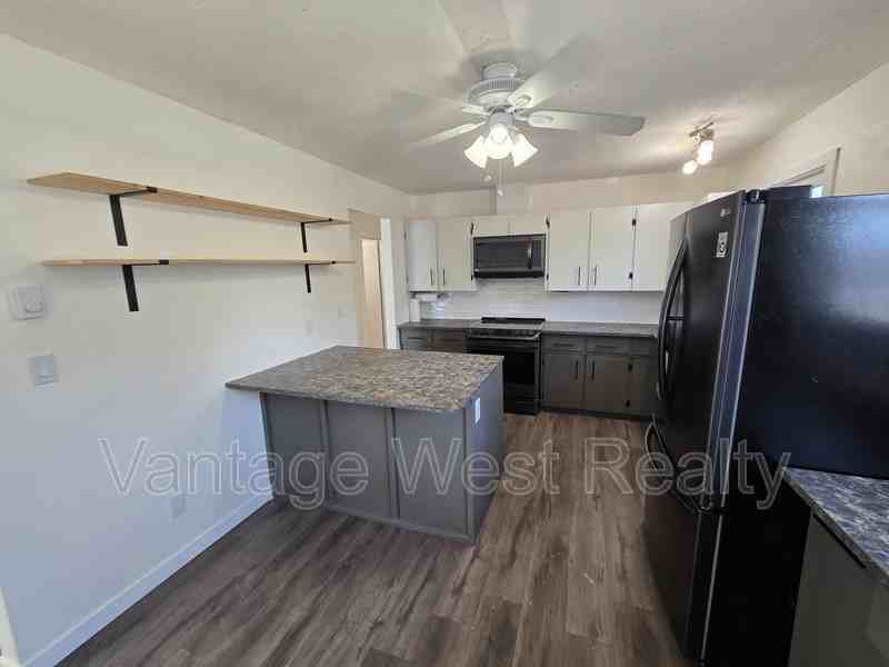 420 Killarney Rd - Photo 6 of 34