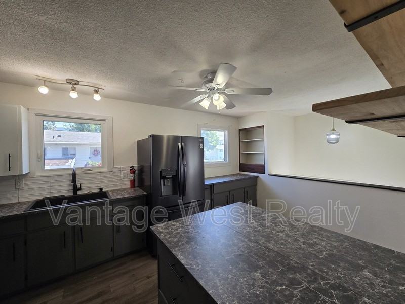 420 Killarney Rd - Photo 7 of 34
