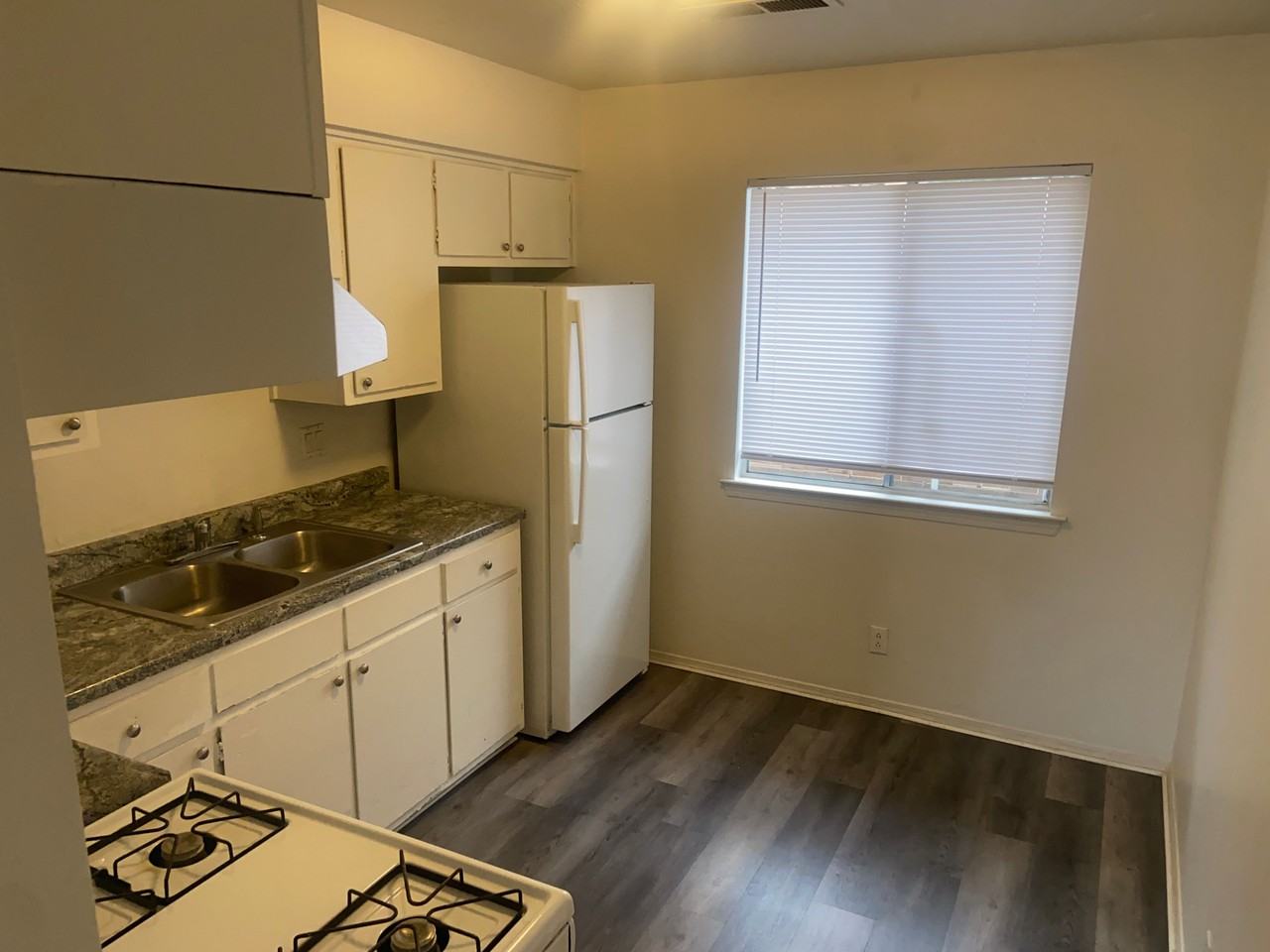 1717 Paisano St Ne - Photo 6 of 22