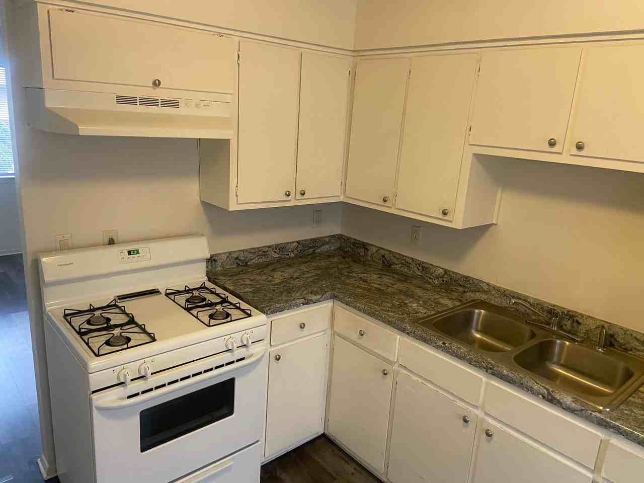 1717 Paisano St Ne - Photo 2 of 22