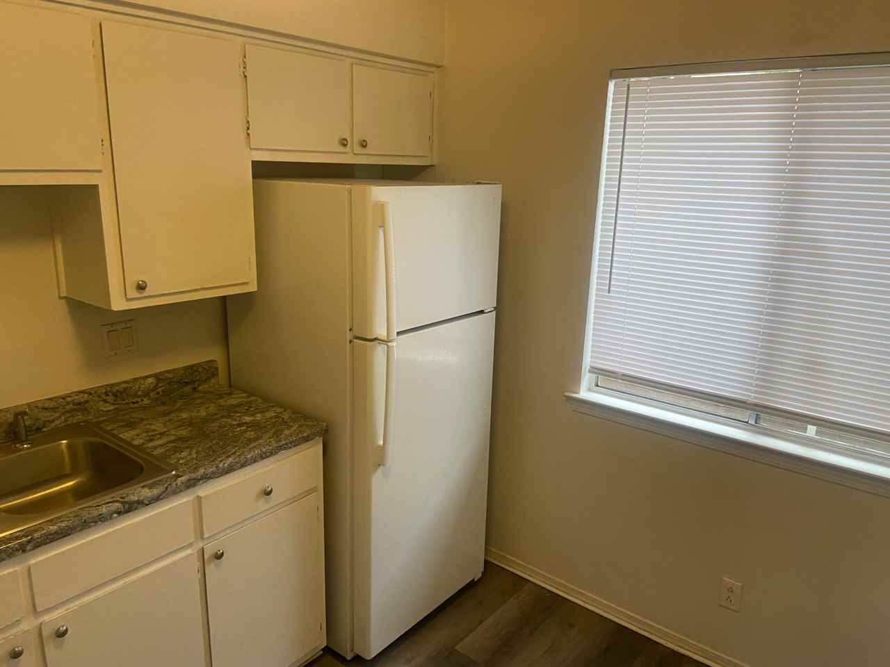 1717 Paisano St Ne - Photo 3 of 22