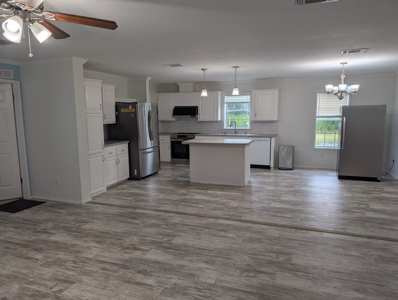 6806 Pearson Ln - Photo 3 of 26