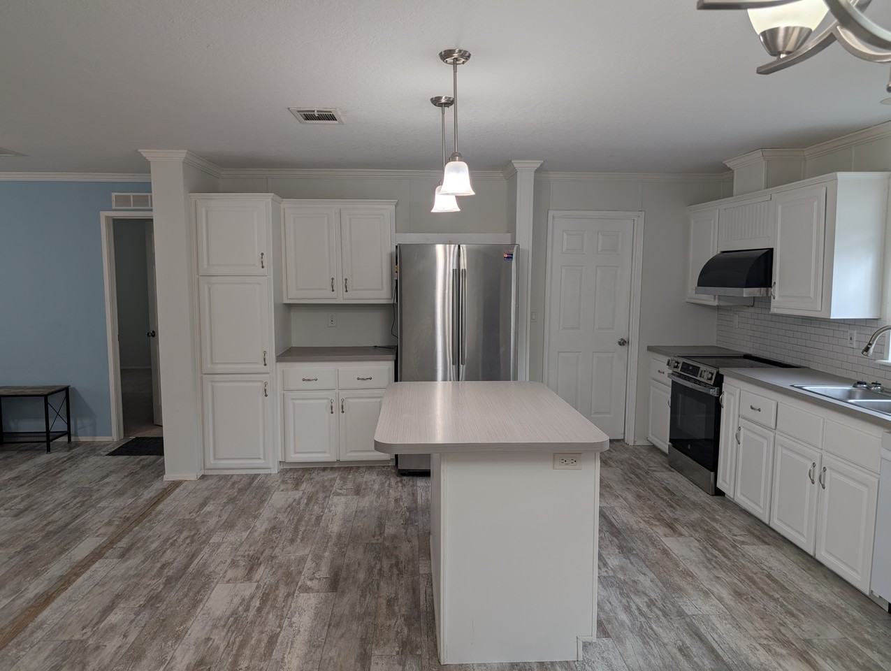 6806 Pearson Ln - Photo 4 of 26