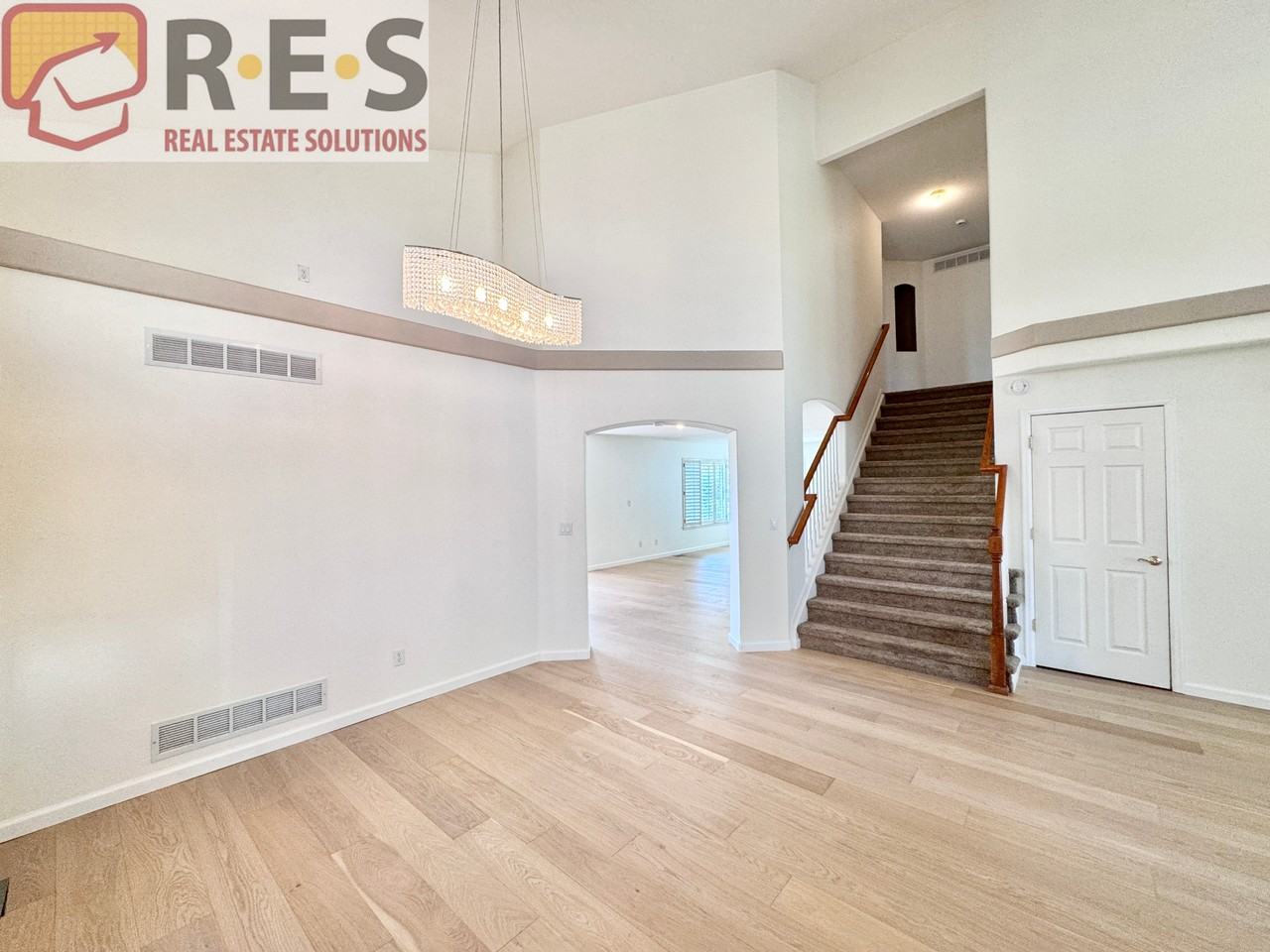 10242 Jill Ave - Photo 4 of 12