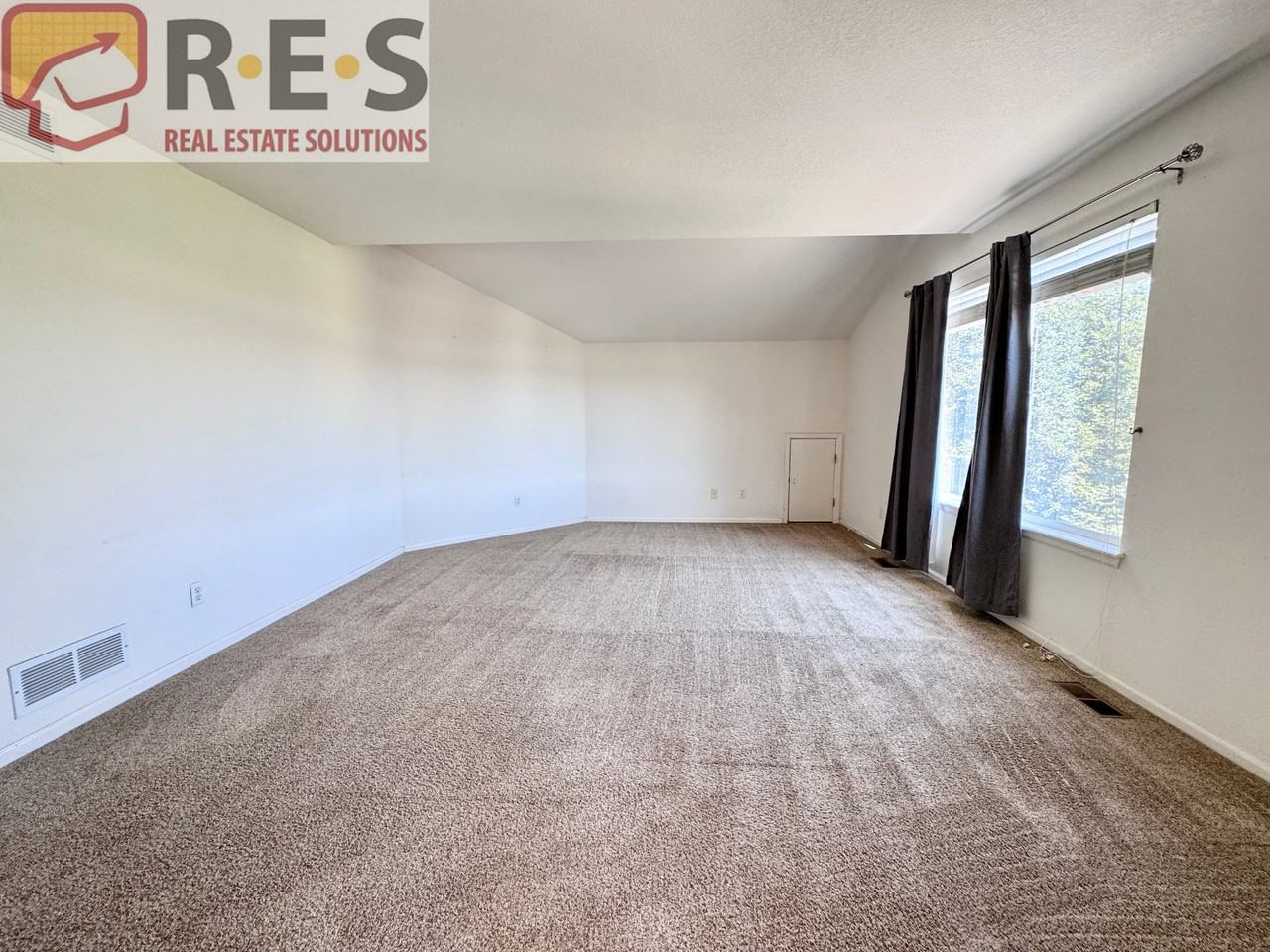 10242 Jill Ave - Photo 7 of 12