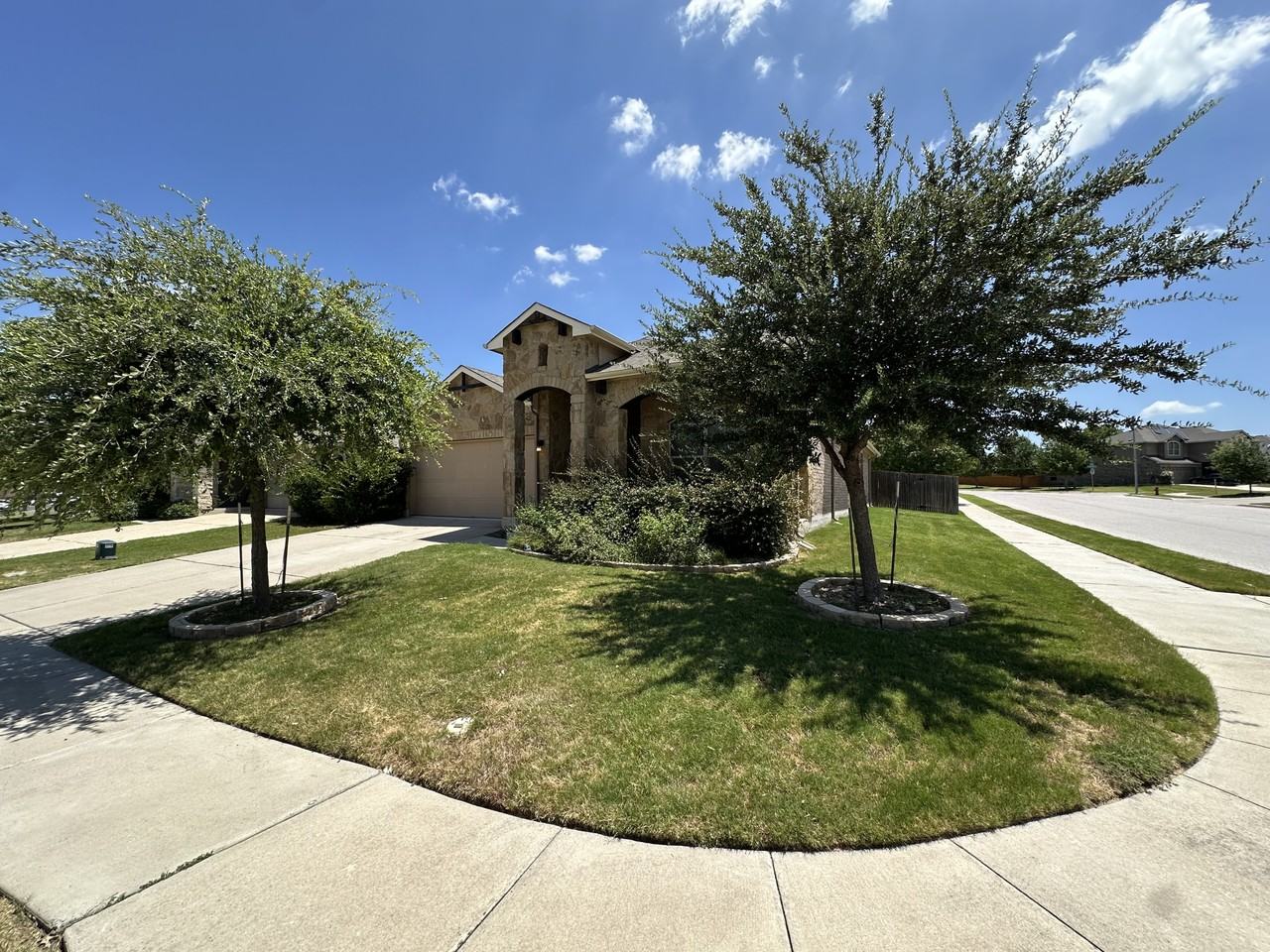 1919 Mexia Dr - Photo 3 of 13