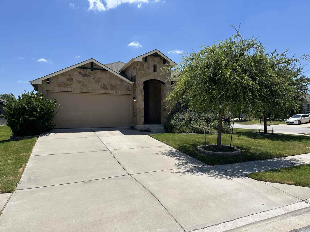 1919 Mexia Dr - Photo 4 of 13