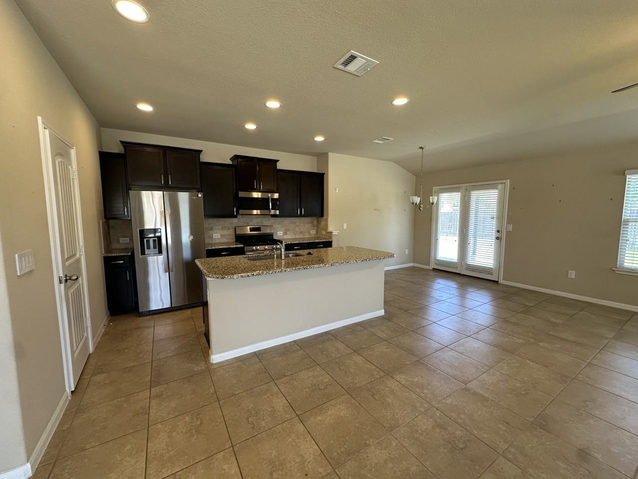 1919 Mexia Dr - Photo 5 of 13