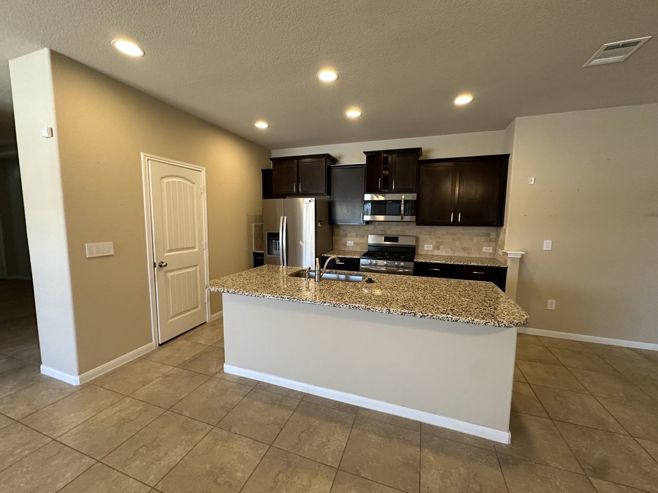 1919 Mexia Dr - Photo 6 of 13