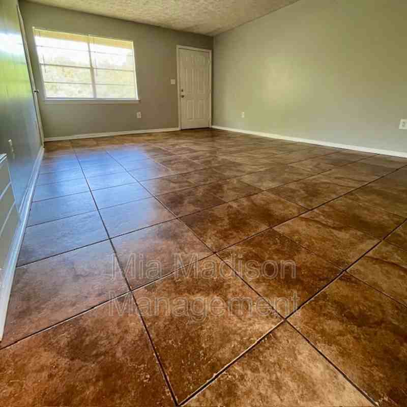 2522 Semken Ave #D - Photo 3 of 12