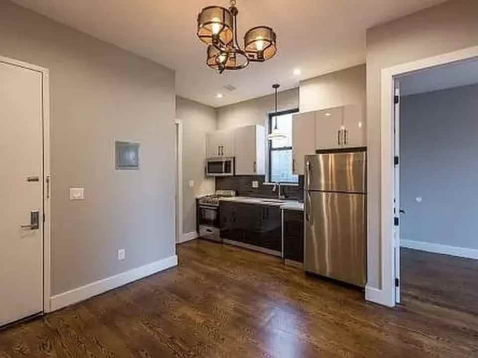2331 Bedford Ave #1B - Photo 3 of 9