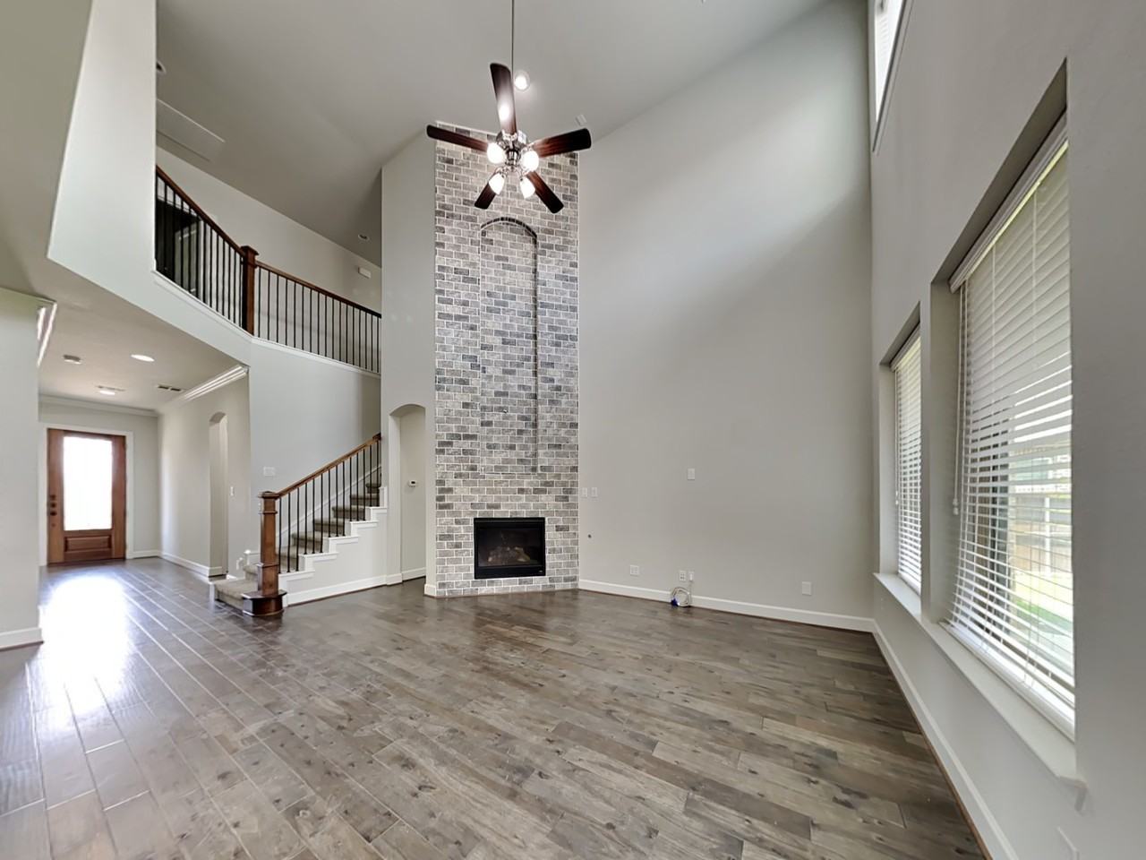 13660 Diamond Grove Ln - Photo 3 of 23
