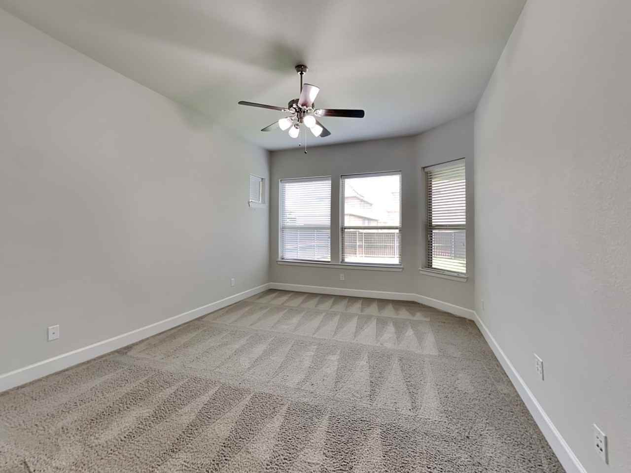 13660 Diamond Grove Ln - Photo 7 of 23